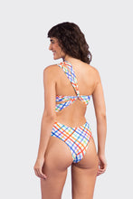 Cargar imagen en el visor de la galería, Model Back: Rio De Sol Une Pièce Square Santorini
