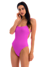 Cargar imagen en el visor de la galería, Model Front: Rio De Sol Une Pièce St-Tpz Pink Ella
