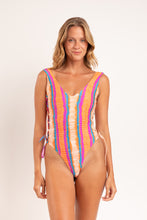 Cargar imagen en el visor de la galería, Model Front: Rio De Sol Une Pièce Stripes Zoe
