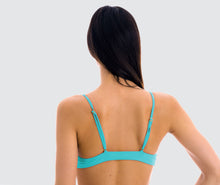 Cargar imagen en el visor de la galería, Model Back: Rio De Sol Haut Top Breeze Mila
