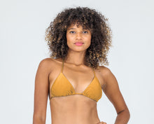 Cargar imagen en el visor de la galería, Model Front: Rio De Sol Haut Top Damasco Tri-Inv
