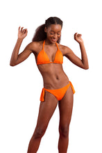 Cargar imagen en el visor de la galería, Model Front: Rio De Sol Haut Top Dots-Orange Mel
