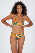 Cargar imagen en el visor de la galería, Model Front: Rio De Sol Haut Top El-Arco Bralette
