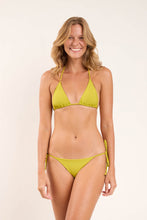 Cargar imagen en el visor de la galería, Model Front: Rio De Sol Haut Top Fluity-Abacateiro Tri-Inv
