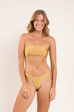 Cargar imagen en el visor de la galería, Model Front: Rio De Sol Haut Top Fluity-Dourado Bandeau-Reto
