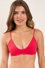 Cargar imagen en el visor de la galería, Gallery: Rio De Sol Haut Top Hibiscus Hana
