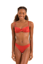 Cargar imagen en el visor de la galería, Model Front: Rio De Sol Haut Top Malibu-Chili Balconet
