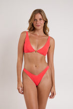 Cargar imagen en el visor de la galería, Model Front: Rio De Sol Haut Top Malibu-Folia Agnes
