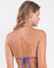 Cargar imagen en el visor de la galería, Image 05: Rio De Sol Haut Top Malibu-Indigo Tri-Capri
