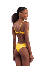 Cargar imagen en el visor de la galería, Model Back: Rio De Sol Haut Top Malibu-Yellow Balconet
