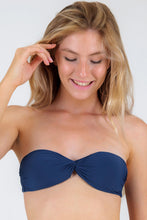 Cargar imagen en el visor de la galería, Gallery: Rio De Sol Haut Top Navy Twist
