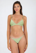 Cargar imagen en el visor de la galería, Model Front: Rio De Sol Haut Top Oliva Tri-Fixo
