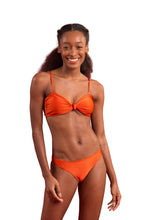 Cargar imagen en el visor de la galería, Model Front: Rio De Sol Haut Top Paprica Bandeau-Joy
