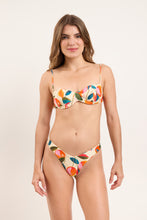 Cargar imagen en el visor de la galería, Model Front: Rio De Sol Haut Top Picnic Kelli
