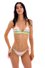 Cargar imagen en el visor de la galería, Model Front: Rio De Sol Haut Top Revelry Tri-Fixo
