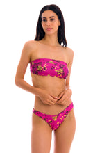Cargar imagen en el visor de la galería, Model Front: Rio De Sol Haut Top Roar-Pink Bandeau-Reto
