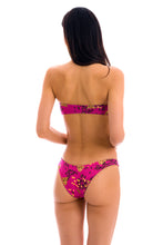 Cargar imagen en el visor de la galería, Model Back: Rio De Sol Haut Top Roar-Pink Bandeau-Reto
