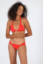 Cargar imagen en el visor de la galería, Model Front: Rio De Sol Haut Top Rouge Mel
