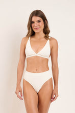 Cargar imagen en el visor de la galería, Model Front: Rio De Sol Haut Top Sand-Chantilly Alba
