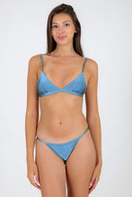 Cargar imagen en el visor de la galería, Model Front: Rio De Sol Haut Top Shimmer-Baltic-Sea Tri-Fixo
