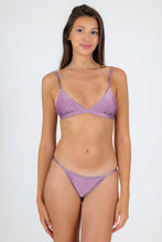 Cargar imagen en el visor de la galería, Model Front: Rio De Sol Haut Top Shimmer-Harmonia Tri-Fixo
