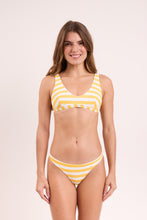 Cargar imagen en el visor de la galería, Model Front: Rio De Sol Haut Top Sunshine Hera
