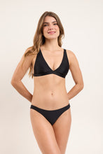 Cargar imagen en el visor de la galería, Model Front: Rio De Sol Haut Top Touch-Black Alba
