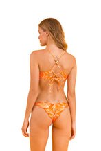 Cargar imagen en el visor de la galería, Model Back: Rio De Sol Haut Top Trail-Orange Tank-Tie
