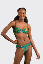 Cargar imagen en el visor de la galería, Model Front: Rio De Sol Haut Top Wilds Balconet

