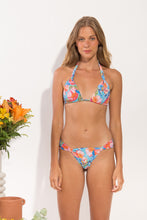 Cargar imagen en el visor de la galería, Model Front: Rio De Sol Haut Top Zinnia Mel
