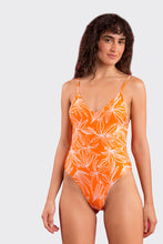 Cargar imagen en el visor de la galería, Model Front: Rio De Sol Une Pièce Trail-Orange Hype
