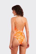 Cargar imagen en el visor de la galería, Model Back: Rio De Sol Une Pièce Trail-Orange Hype
