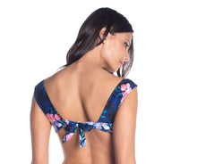 Cargar imagen en el visor de la galería, Model Back: Saha Haut Top Sierra Floral Night
