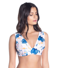 Cargar imagen en el visor de la galería, Model Front: Saha Haut Top Sierra Floral Sweetness
