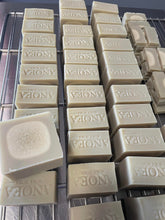 Cargar imagen en el visor de la galería, Savon Creme de Tamanu by Anoea Bora Bora
