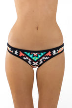 Cargar imagen en el visor de la galería, Model Front: Seafolly Bas Colorful Kasbah Seafolly
