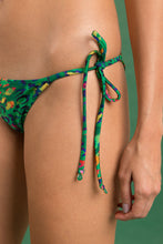 Cargar imagen en el visor de la galería, Set Wilds Tri-Fixo Cheeky-Tie
