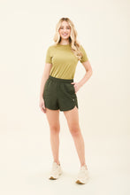 Cargar imagen en el visor de la galería, Short Race Verde Militar UPF50+
