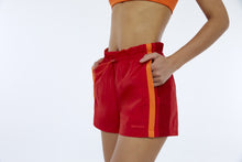 Cargar imagen en el visor de la galería, Shorts Techno Taslon Com Bolsos Vermelho Haute Red
