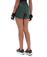 Cargar imagen en el visor de la galería, Shorts Tecnospan Verde Militar
