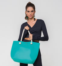Cargar imagen en el visor de la galería, Silicone Bag Turquesa

