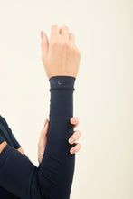 Cargar imagen en el visor de la galería, Sun-Protection Sleeve Navy UPF50+
