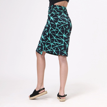 Cargar imagen en el visor de la galería, Model Back: Uv Line Pareo Canga Estrela Upf50+
