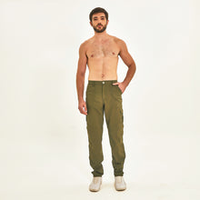 Cargar imagen en el visor de la galería, Model Front: Uv Line Fitness Bas Chelsea Verde Militar Upf50+
