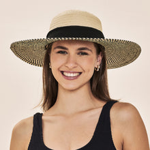 Cargar imagen en el visor de la galería, Model Front: Uv Line Chapeau Panama Ibiza Areia Preto Upf50+
