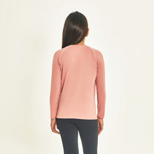 Cargar imagen en el visor de la galería, Model Back: Uv Line T-Shirt Longsleeve Uprpo Inf Rose Upf50+
