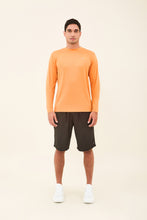 Cargar imagen en el visor de la galería, Model Front: Uv Line T-Shirt Longsleeve Uvpro Laranja Upf50+
