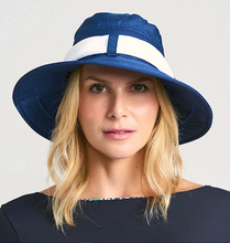 Cargar imagen en el visor de la galería, Model Front: Uv Line Chapeau Souple/Capeline Paris Ville Azul/Branco
