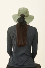 Cargar imagen en el visor de la galería, Model Back: Uv Line Chapeau Souple/Capeline San Remo Militar Preto Upf50+
