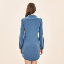 Cargar imagen en el visor de la galería, Model Back: Uv Line Chemise Shirtdress Copenhagen Aco Upf50+
